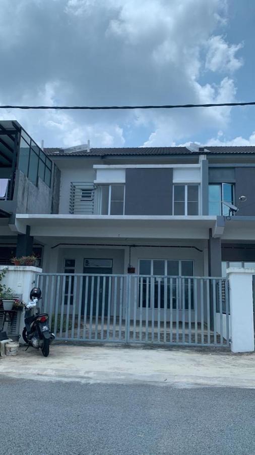 Cempaka Homestay Soga Perdana Batu Pahat Extérieur photo